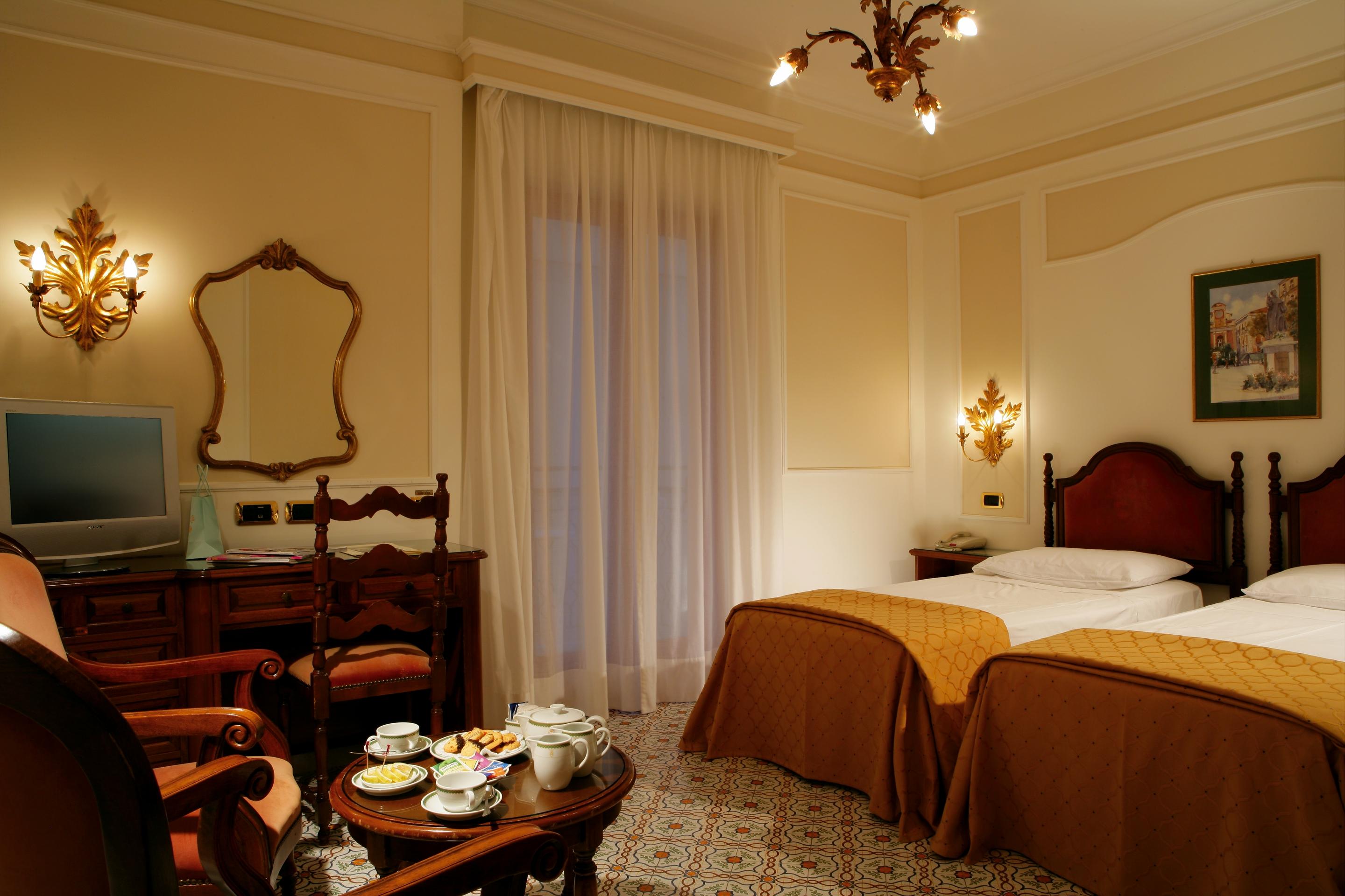 แกรนด์ โฮเทล เดอ ลา วีล Hotel ซอร์เรนโต ภายนอก รูปภาพ